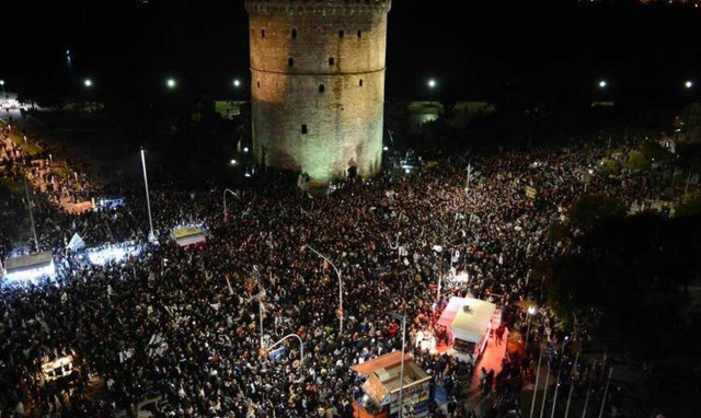 ΠΑΟΚ: Δείτε LIVE τους ξέφρενους πανηγυρισμούς στη Θεσσαλονίκη 