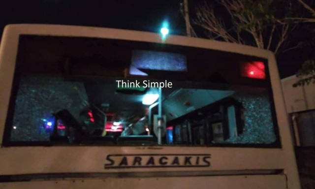 Τρόμος στην Θεσσαλονίκη: Επιτέθηκαν με πέτρες σε λεωφορείο του ΟΑΣΘ