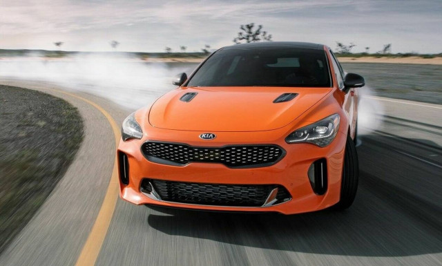 Το συλλεκτικό Kia Stinger GTS έχει 370 ίππους και drift mode