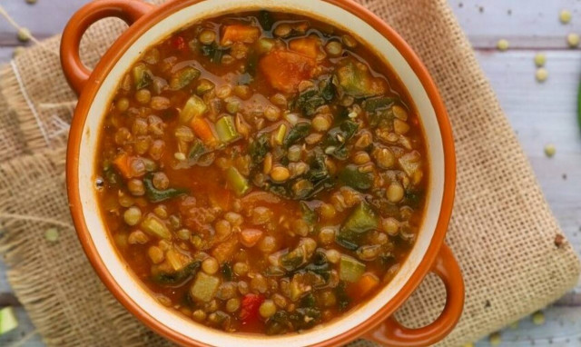 Εύκολη συνταγή για σούπα με φακές και λαχανικά