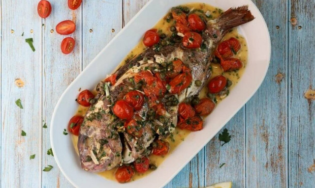 Η συνταγή της ημέρας: Μυλοκόπι με ντοματίνια και κάπαρη