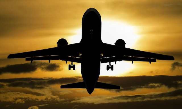 Θρίλερ σε πτήση με μυστηριώδη ασθένεια - 13 μαθητές στο νοσοκομείο (pics)