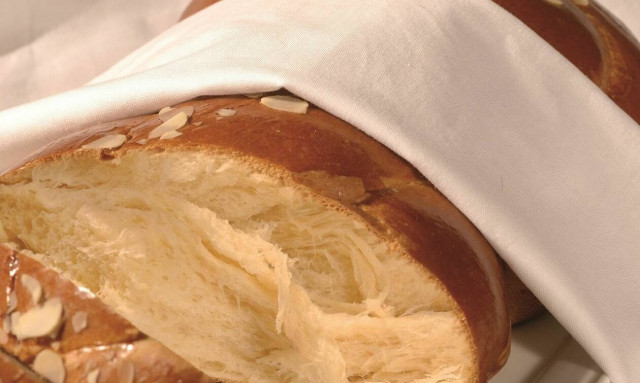 Νηστίσιμο τσουρέκι από την ΒΕΝΕΤΗ και άλλα πασχαλινά τσουρέκια