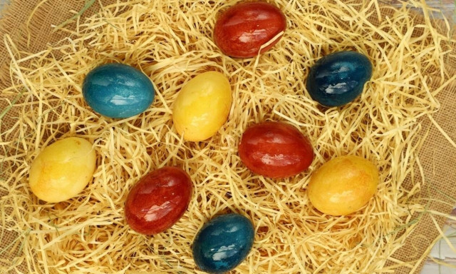 Φέτος βάφουμε αυγά με φυσικό τρόπο!