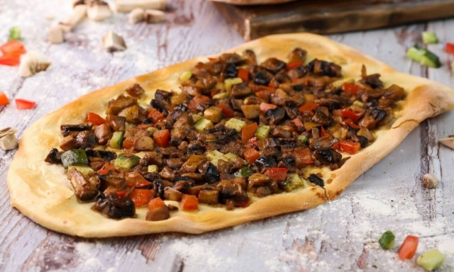 Η συνταγή της ημέρας: Λαχματζούν με μανιτάρια