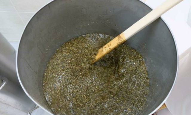 Δείτε πώς παρασκευάζεται το Άγιο Μύρο