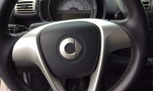 Θρίλερ στην Αττική: Η Τροχαία αναζητά αυτό το μαύρο Smart