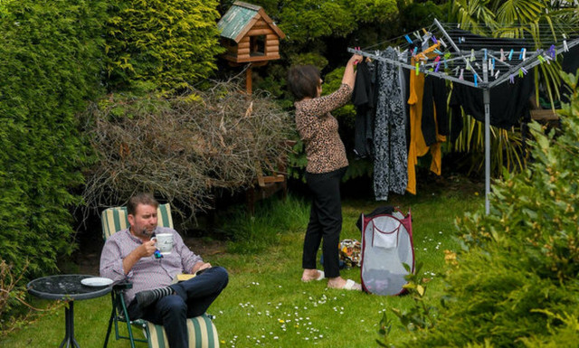 ΣΟΚ για ζευγάρι: «Αγάπη μου, κοίτα! Υπάρχουν 50 αεροσκάφη στην αυλή μας»