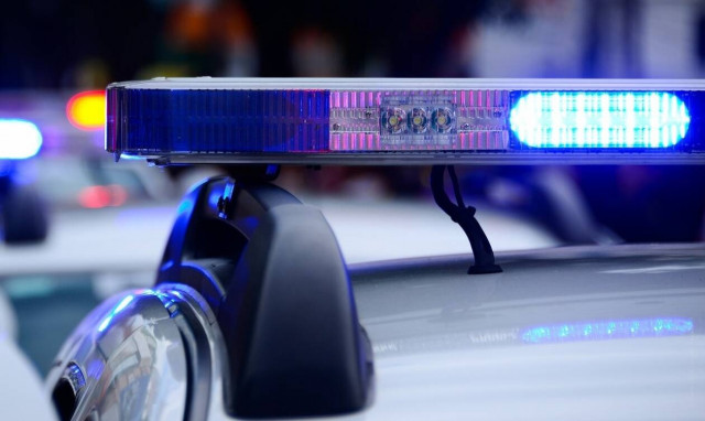 Απίστευτες εικόνες: Αστυνομικοί χτυπούν το κεφάλι 15χρονου στο έδαφος για να τον συλλάβουν 