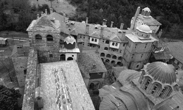 Πάσχα στο «Περιβόλι της Παναγίας»: Υπέροχες εικόνες από το Άγιον Όρος