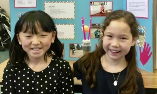 Δύναμη ψυχής: 10χρονο κοριτσάκι χωρίς χέρια κέρδισε διαγωνισμό χειρόγραφου (pic+vid)