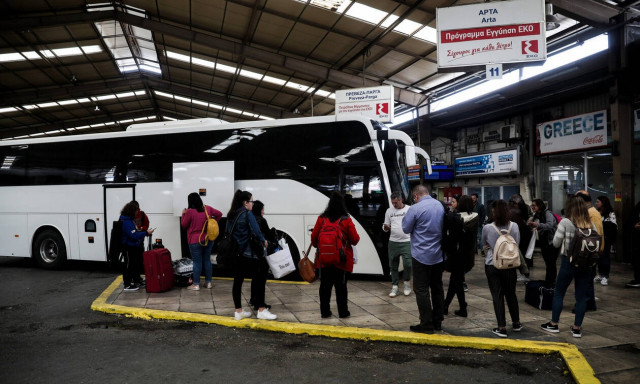 Πάσχα 2019: Με... αεροπλάνα και βαπόρια εγκαταλείπουν την Αθήνα οι εκδρομείς - Αδειάζει η πρωτεύουσα