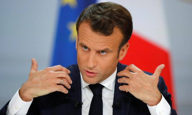 Ο Μακρόν σκληραίνει τον τόνο απέναντι στην μετανάστευση