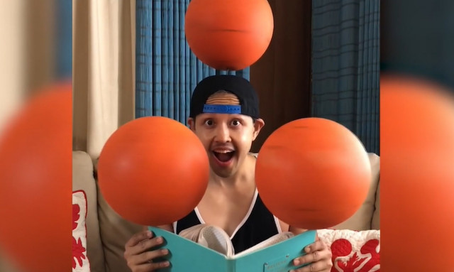 Απίθανα ζογκλερικά με πέντε μπάλες του μπάσκετ