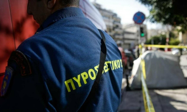Υπό έλεγχο η πυρκαγιά σε διαμέρισμα στην Πλατεία Βάθη