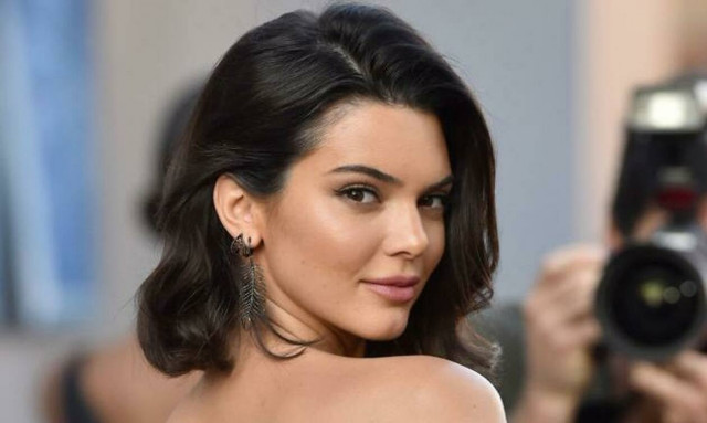 Κάντο όπως οι stars: Τα πιο ωραία πασχαλινά χτενίσματα για τα μαλλιά σου