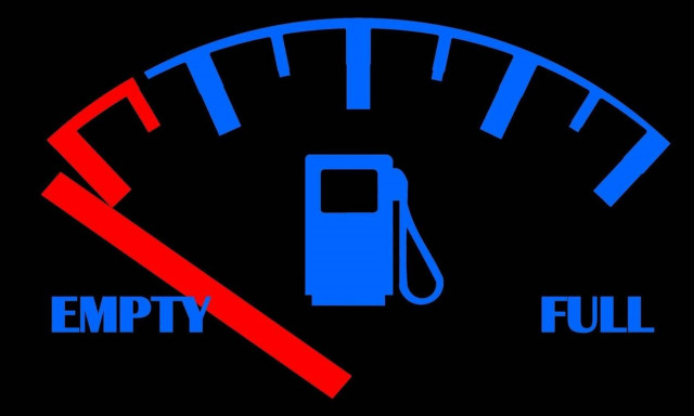 Πόσα χιλιόμετρα μπορείτε να κάνετε με λαμπάκι για το καύσιμο;