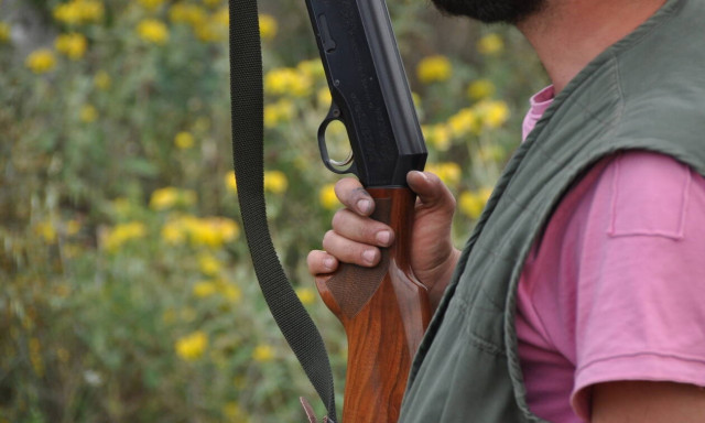 Παραλίγο τραγωδία στη Χαλκιδική: Εκπυρσοκρότησε καραμπίνα και τραυμάτισε 54χρονο