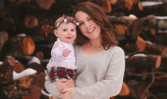 Εργαζόμενη μητέρα: Οι εξωπραγματικές απαιτήσεις της κοινωνίας σε ένα post μαμάς που έγινε viral