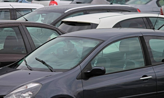 Νεκρή για μια θέση πάρκινγκ - Ήρθε στα χέρια με τη γειτόνισσα (vid)