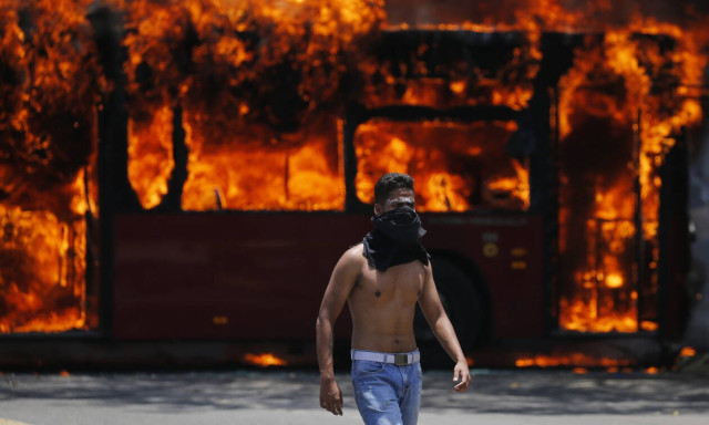 Venezuela crisis: Defiant Maduro claims victory over Guaidó «coup»