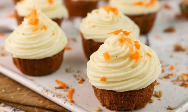 Η συνταγή της ημέρας: Carrot cake cupcakes