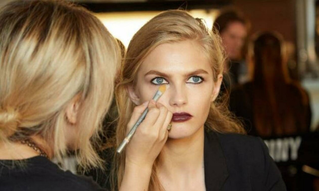 Τα 7 tricks που θα σε βοηθήσουν να διατηρήσεις το make up στο πρόσωπό σου για ένα 24ωρο