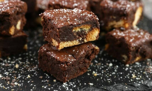 Η συνταγή της ημέρας: Brownies με τσουρέκι