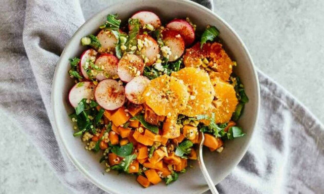 Detox σαλάτα με κινόα και μανταρίνι