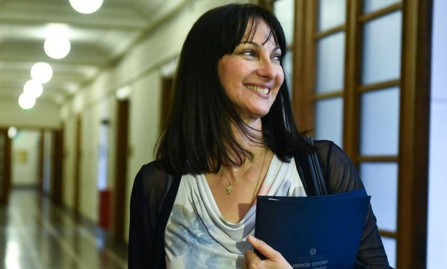 Tourism Min Kountoura submits her letter of resignation