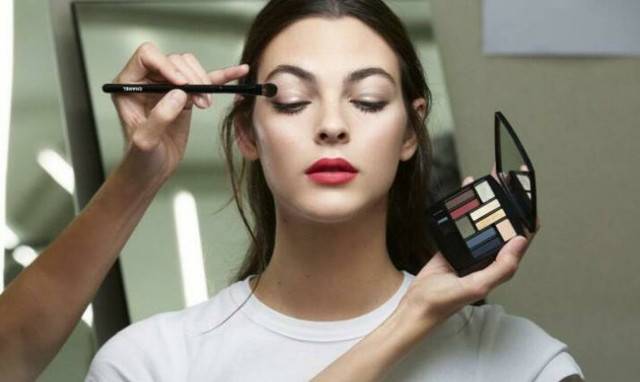Όλες οι τάσεις στο μακιγιάζ του Μάη! Τα πιο σημαντικά tricks που πρέπει να ξέρεις