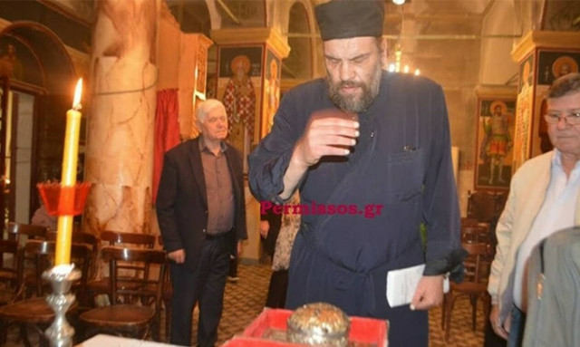 «Είναι ένα αγγελούδι» - Δάκρυσε και ο ιερέας στις Θεσπιές για την 8χρονη Αλεξία