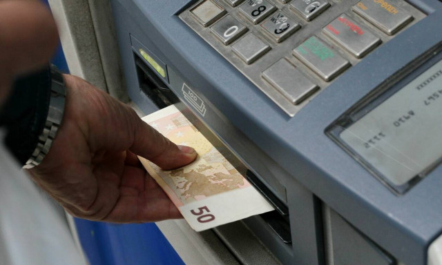 Capital controls: Νέα χαλάρωση – Πόσα χρήματα θα μπορούμε να τραβήξουμε