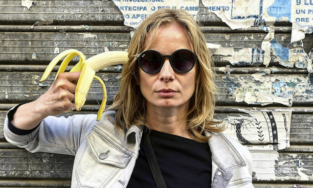 Το #bananaselfie έγινε viral εξαιτίας ενός πίνακα του 1973! (pics)