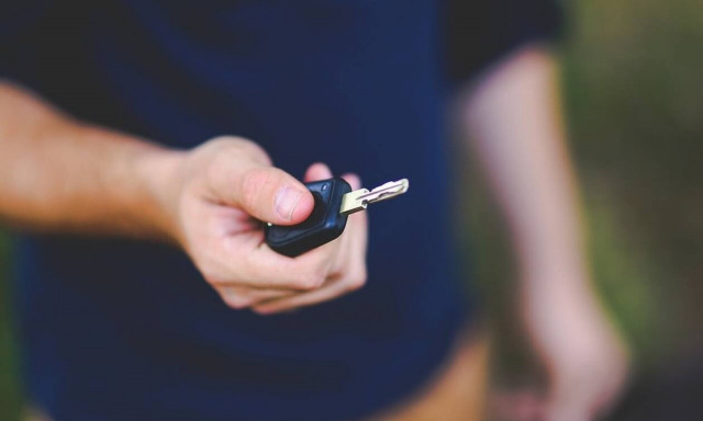 Πάρκαρε μπροστά σε ράμπα – Δε θα πιστεύετε τι του έκαναν (pic)