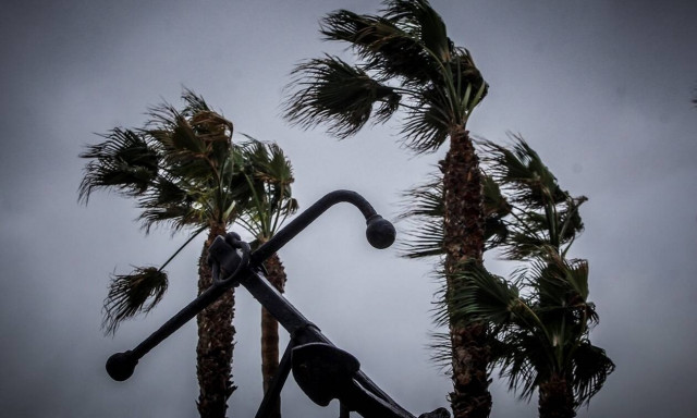 Καιρός: Συνεφιασμένη Κυριακή με βροχές και αφρικανική σκόνη - Αναλυτική πρόγνωση για όλη τη χώρα