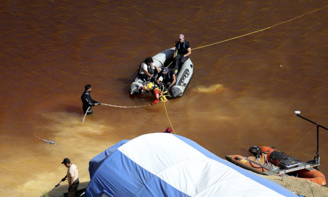 Serial killer Κύπρος: Μια λίμνη γεμάτη πτώματα! Ψάχνουν παντού την τρίτη βαλίτσα 