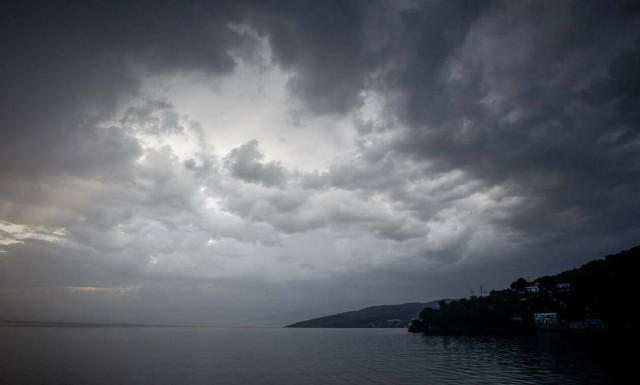 Weather forecast: cloudy with sunny intervals & some local sea storms on Monday (06/05/2019)