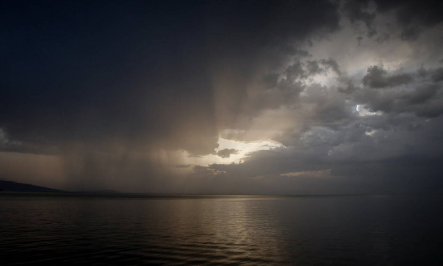 Καιρός τώρα: «Φθινοπωρινή» η Τρίτη με ψύχρα και βροχές - Ποτέ θα σημειωθούν καταιγίδες (pics)