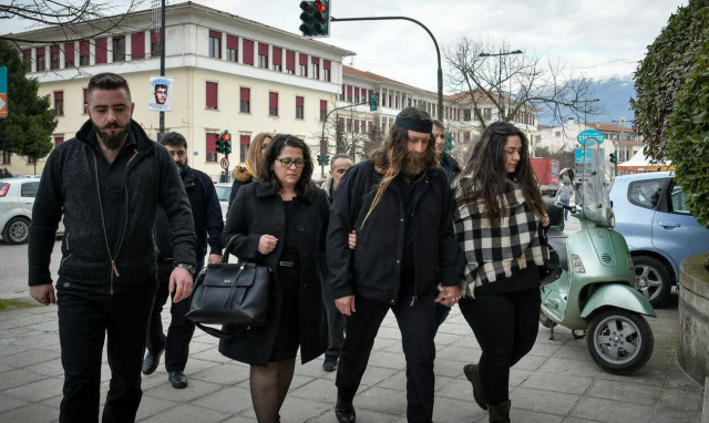 Ένταση στη δίκη Γιακουμάκη: «Ήταν όλα πλάκες» υποστήριξε πρώην συγκάτοικός του – Αποχώρησε ο πατέρας