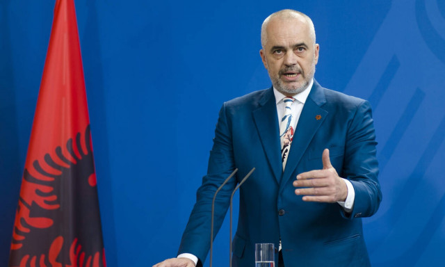 Αλβανία: Τοποθετούνται ξανά οι ελληνικές πινακίδες στα χωριά της ομογένειας – Τι απαντά ο Ράμα