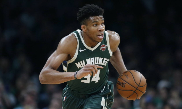 Μία νίκη μακριά από τους τελικούς της Ανατολής οι Μπακς: 3-1 τους Σέλτικς με «διαστημικό» Γιάννη