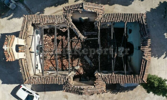 Εικόνες που κόβουν την ανάσα: Στάχτη το εκκλησάκι του Αγίου Σεραφείμ λίγες ώρες μετά τη γιορτή του