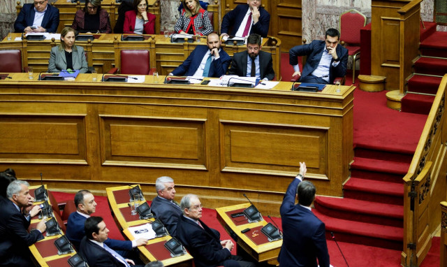 Ψήφος εμπιστοσύνης: Σύγκρουση κορυφής και προεκλογικό debate στη Βουλή