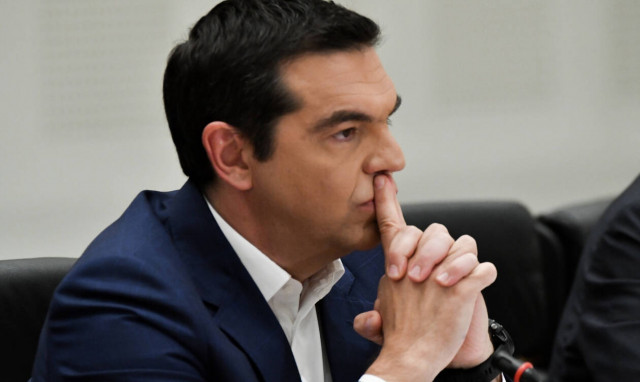 Έκαψε πρόωρα τα μέτρα ο Αλέξης Τσίπρας: Στον αέρα η μείωση της εισφοράς αλληλεγγύης και του ΕΝΦΙΑ
