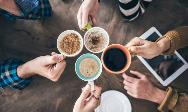 Μείωση ΦΠΑ: Πόσο θα κοστίζουν πλέον καφές, αναψυκτικά και χυμοί (vid)