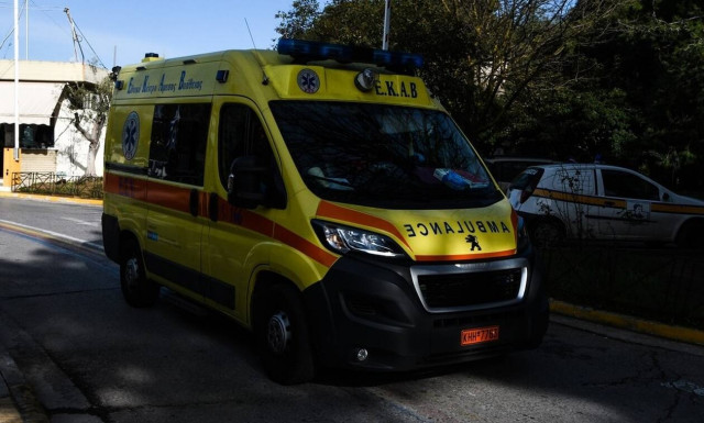 Εικόνες - ΣΟΚ από το τροχαίο στην Πατησίων: Μάχη για τη ζωή τους δίνουν οι δύο γυναίκες (vid)