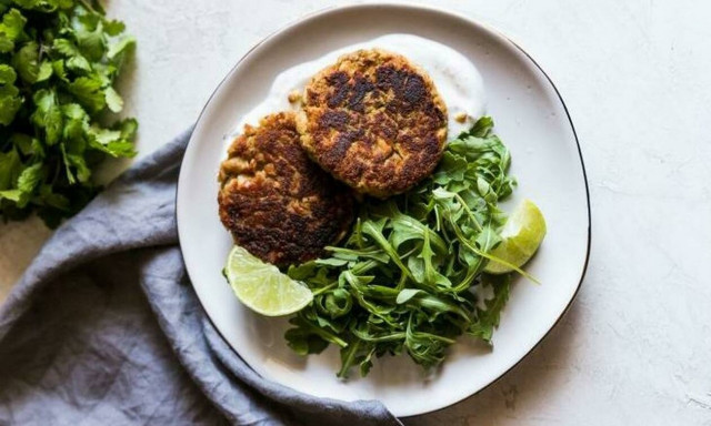 Tuna cakes ή tuna burgers; Όπως και να τα πεις, είναι πεντανόστιμα