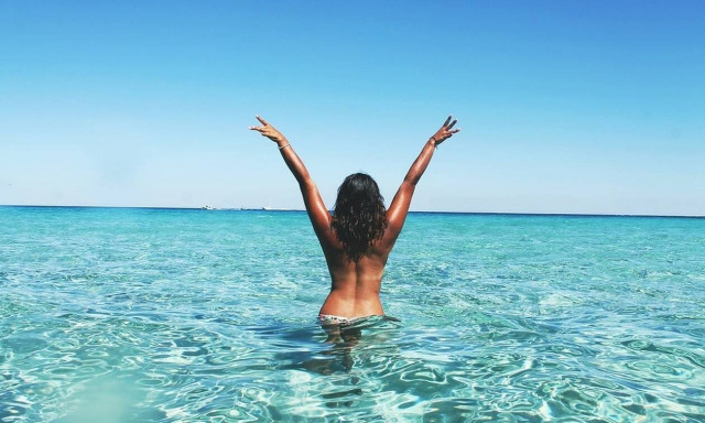 Independent: Αυτό είναι το νησί των Κυκλάδων που πρέπει να επισκεφτείτε φέτος (pics)