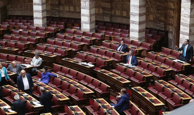 Ψήφος εμπιστοσύνης: Live η συζήτηση στη Βουλή – Το βράδυ η ψηφοφορία 